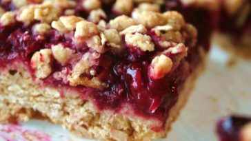 Delicious Raspberry Oatmeal Cookie Bars