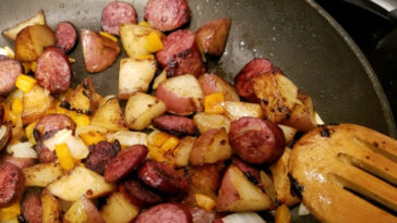 Kielbasa with Peppers and Potatoes Recipe